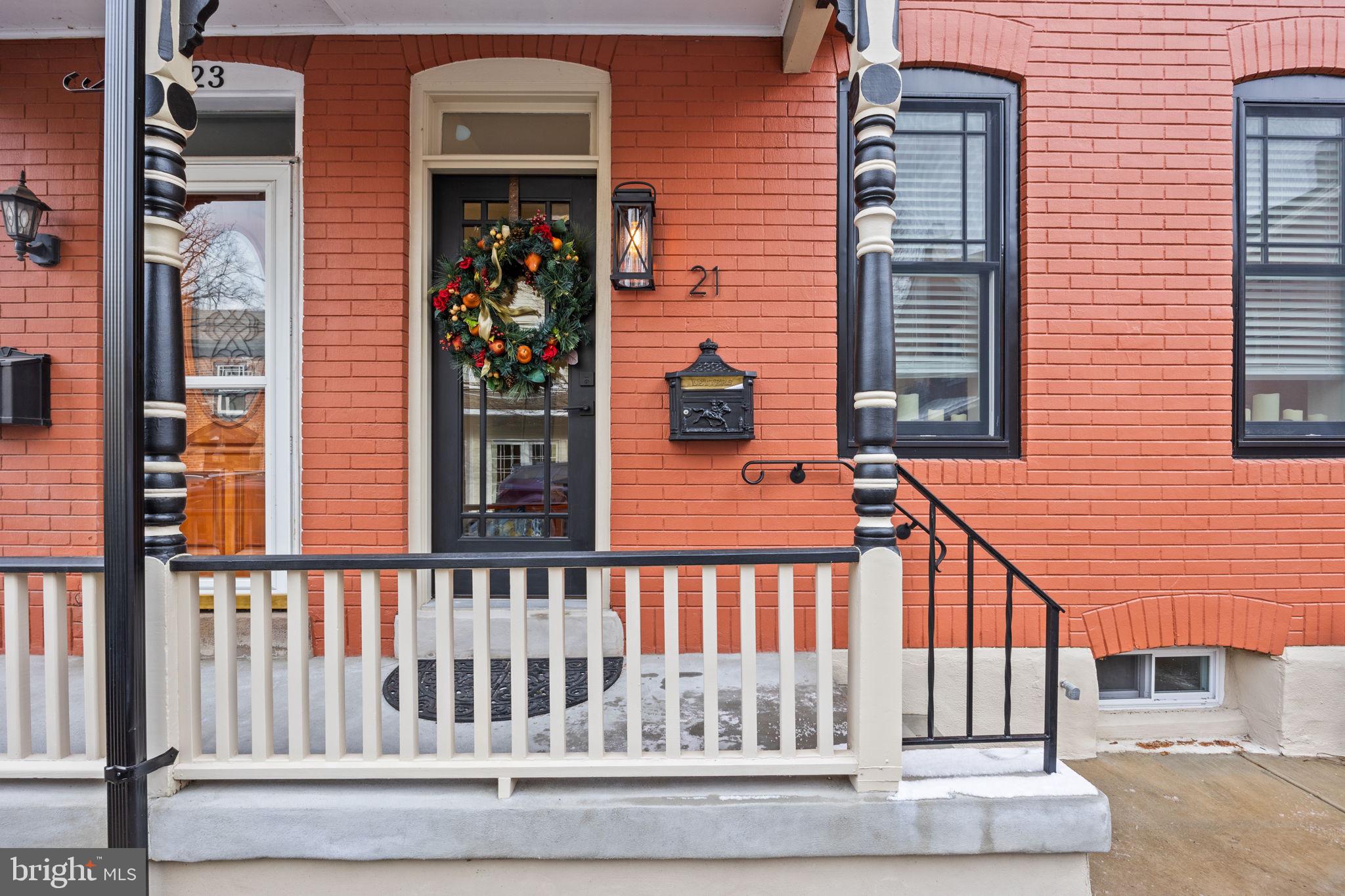 Charming Front Porch in Historic Lambertville