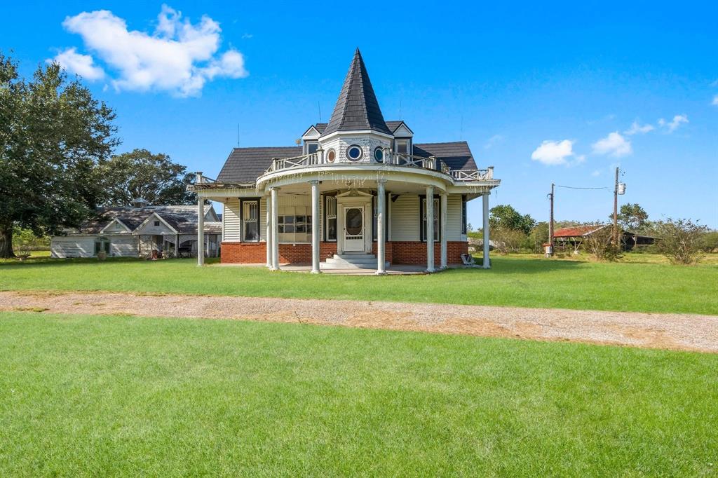 Drive up to this beautiful victorian home