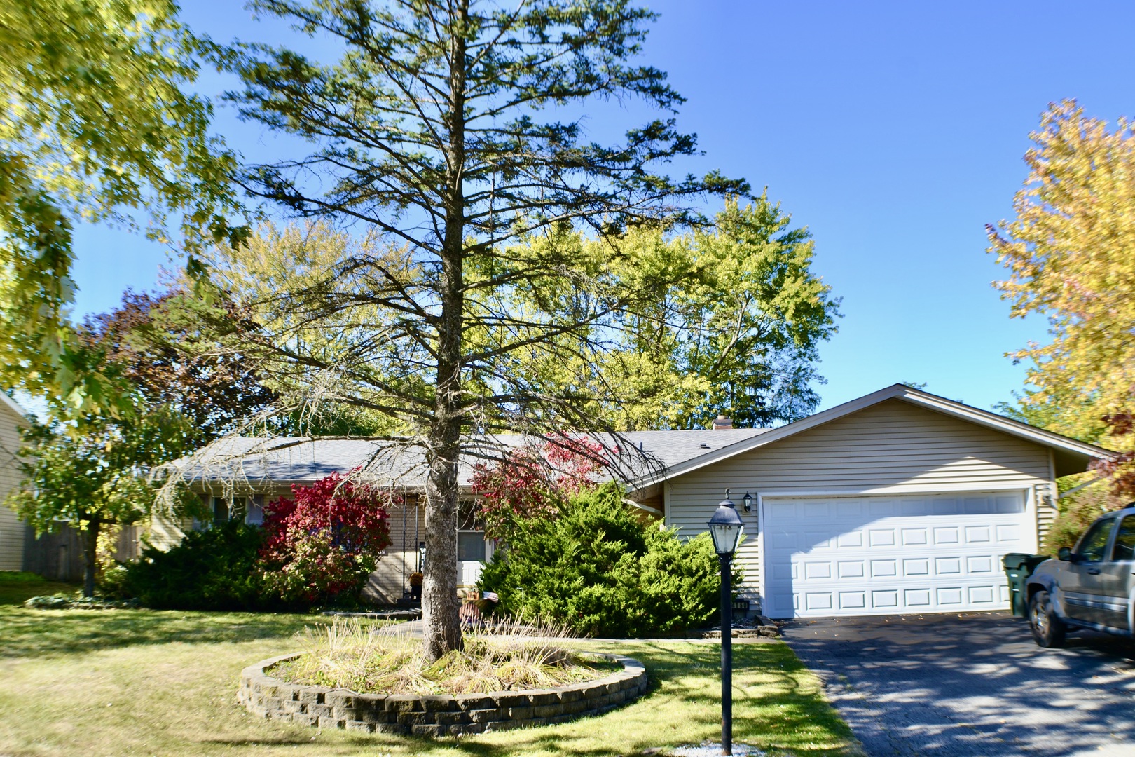 a front view of house with yard