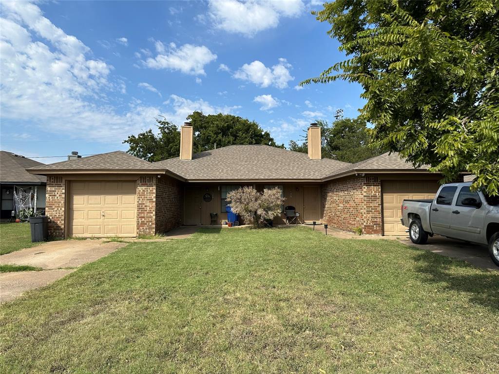 a view of a house with a yard and garage