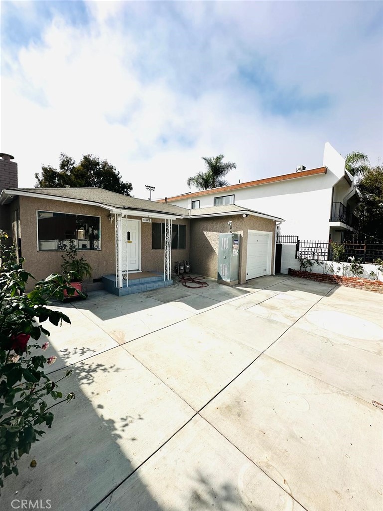 a view of house with outdoor space and sitting space