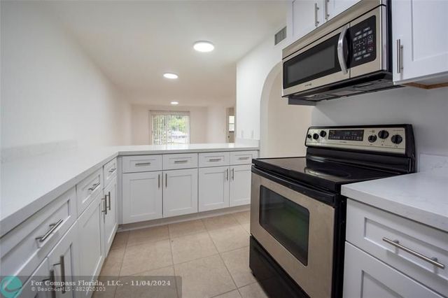 $2,500 | 4121 Stirling Road | Dania Beach