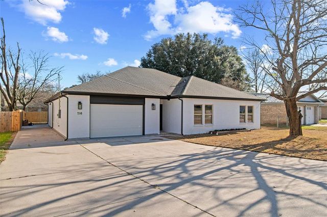 $399,900 | 716 James Street | Azle