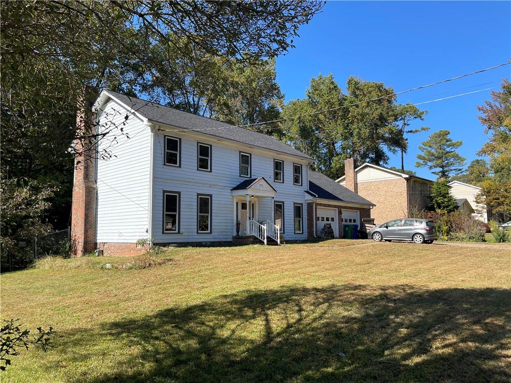 a view of a house with a yard