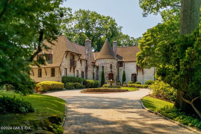 $4,500,000 | 7 Upland Drive | Central Greenwich