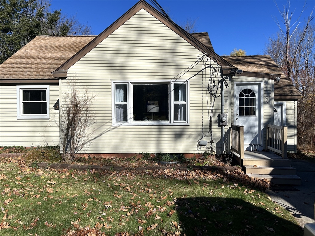 a view of a house with a yard