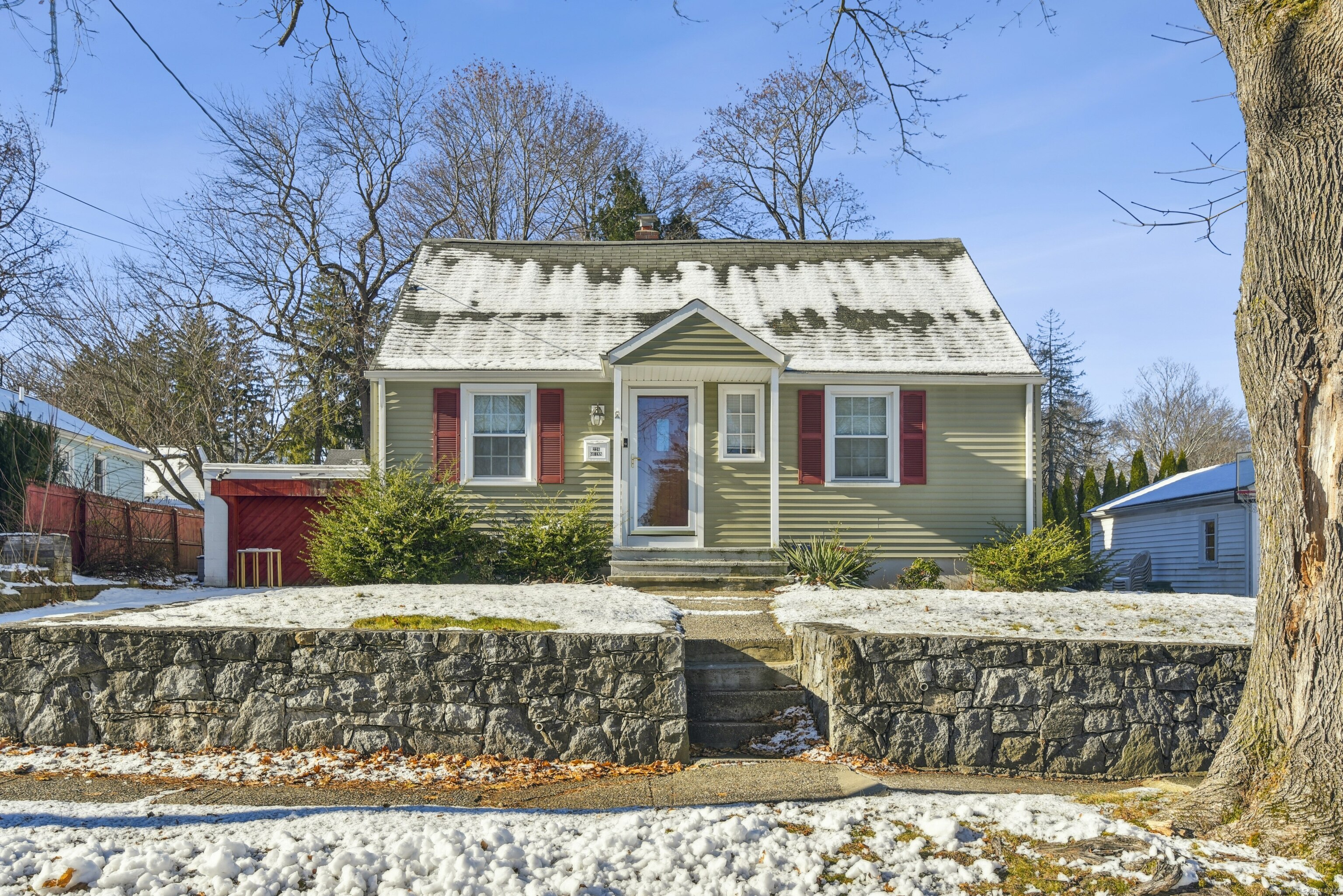 a front view of house with yard