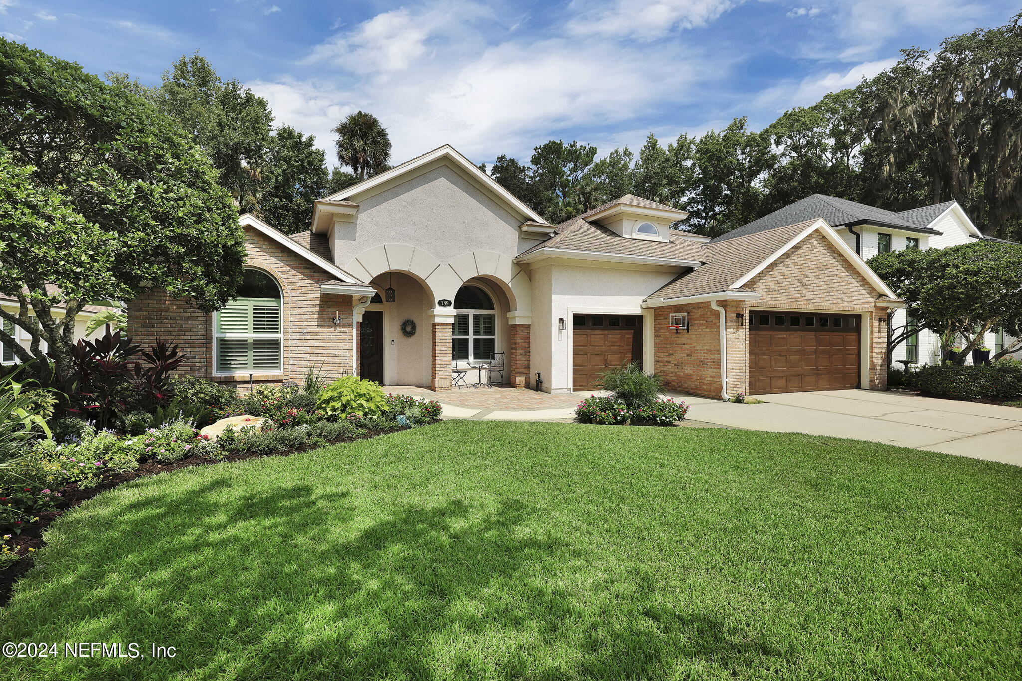 a view of a yard in front of house