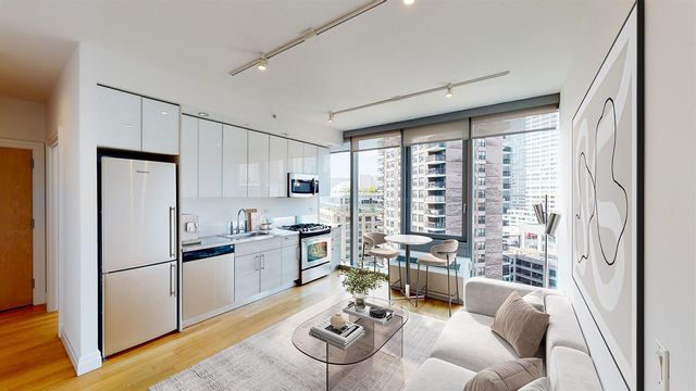 $5,455 | 550 West 54th Street, Unit 1625 | Hell's Kitchen