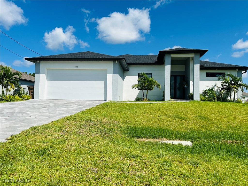 a view of a house with a backyard