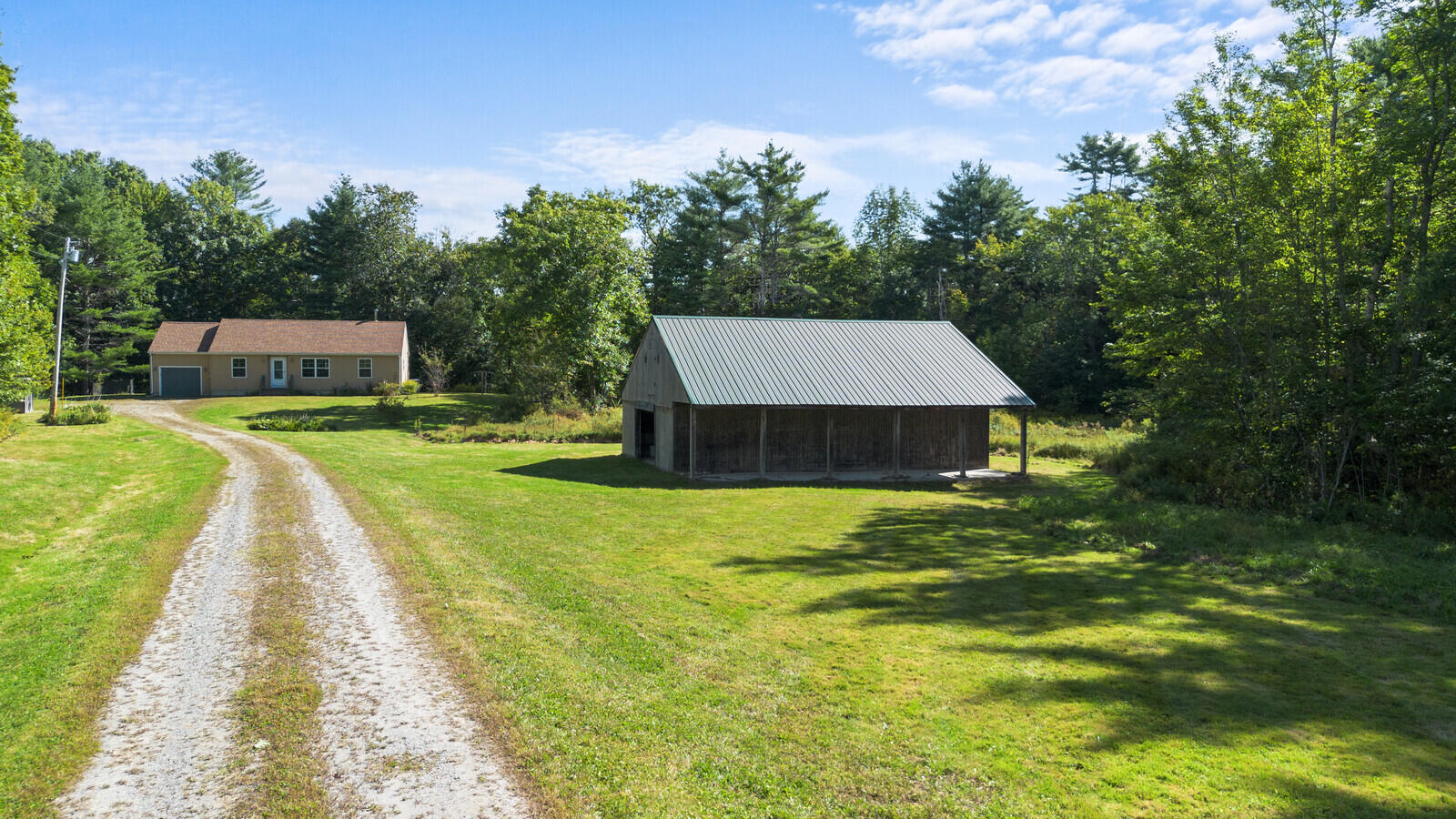 Driveway leading to the house