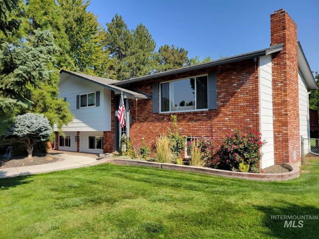 $770,000 | 12398 West Lewis And Clark Drive | Centennial