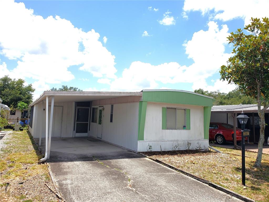 a view of a house with backyard