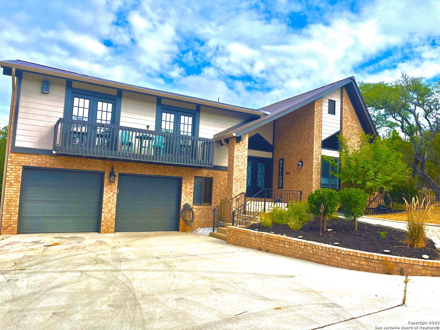 a house view with a outdoor space