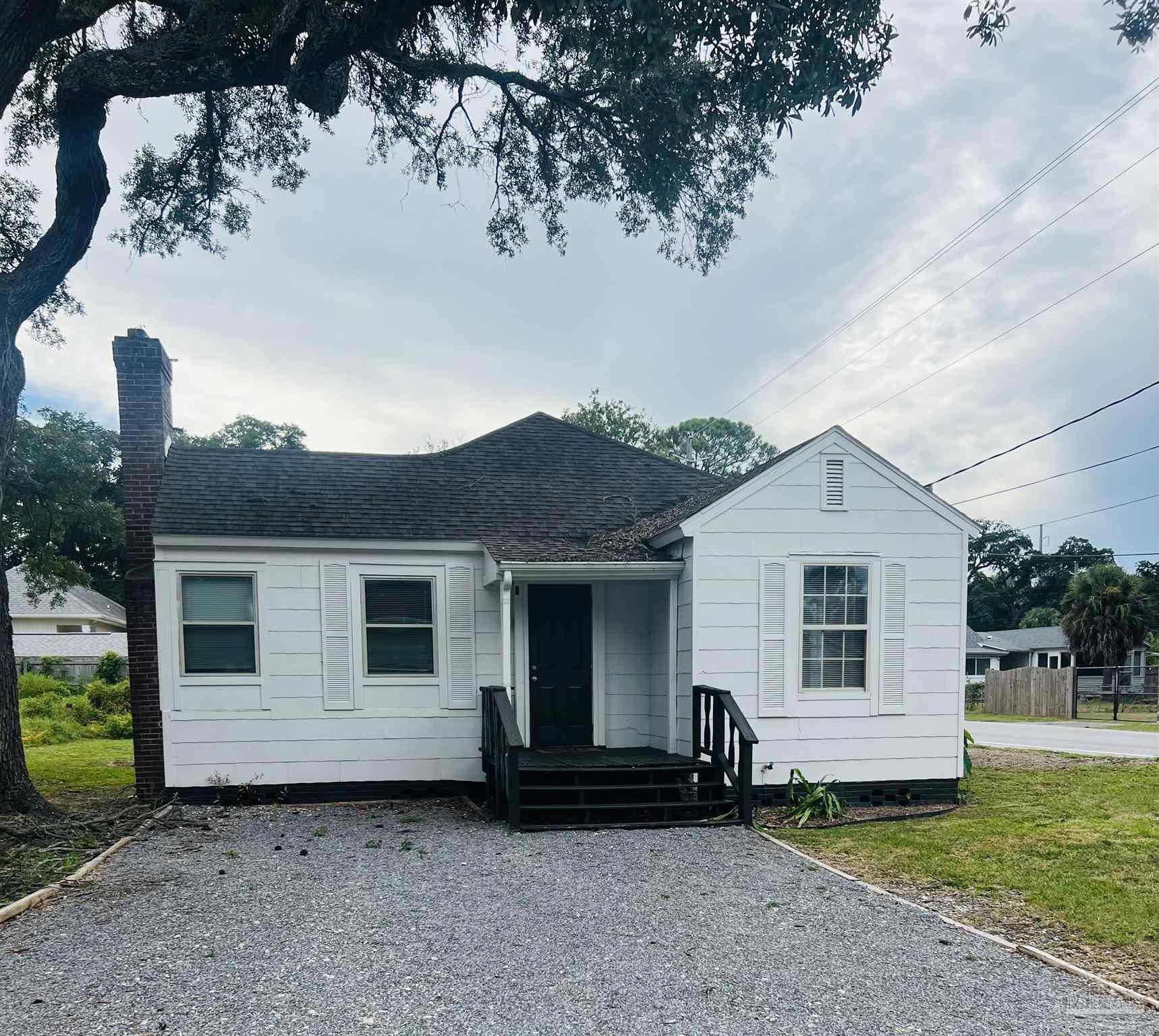 a view of a house with a backyard