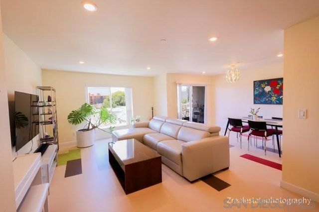 $799,000 | 5764 San Vicente Boulevard, Unit 404 | Beverly Center-Miracle Mile