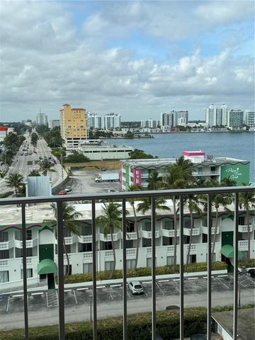 $1,800 | 1865 79th Street Causeway, Unit 10L | Treasure Island