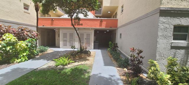 $1,950 | 8245 Lake Drive, Unit 401 | Doral