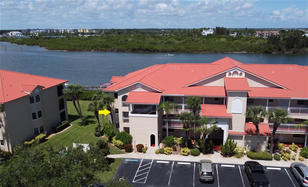 an aerial view of a house with lake view and mountain view