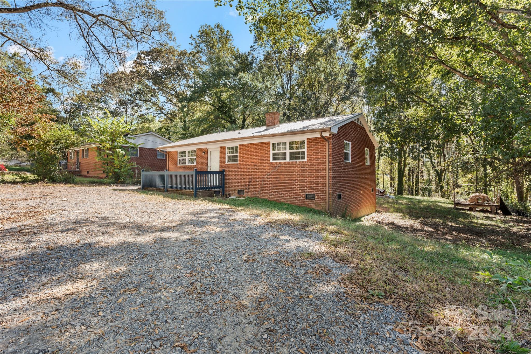 a view of a house with a backyard