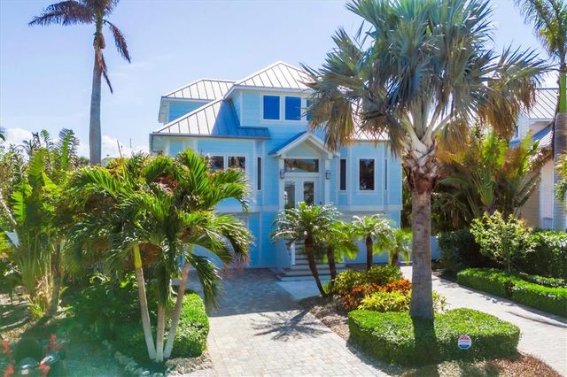 $6,995,000 | 225 Waterways Avenue