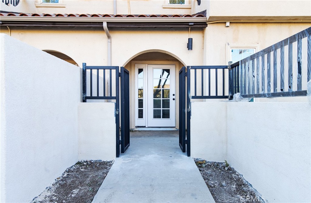 a view of entryway with a front door