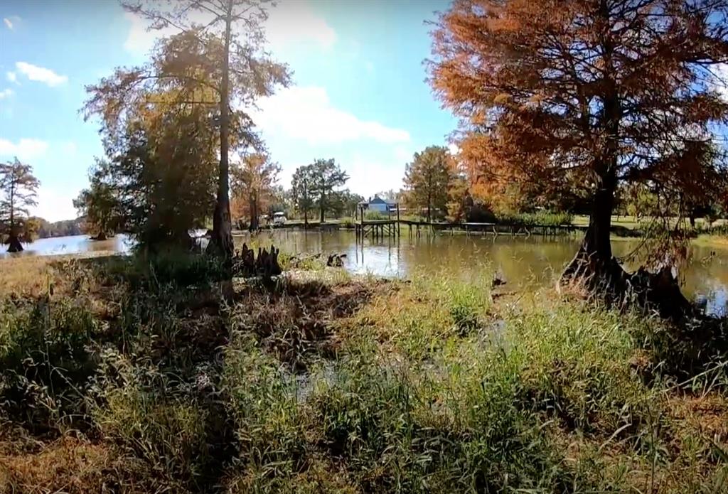 a view of a lake with houses in outdoor space