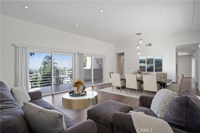 $1,299,000 | 22286 Cass Avenue | Woodland Hills