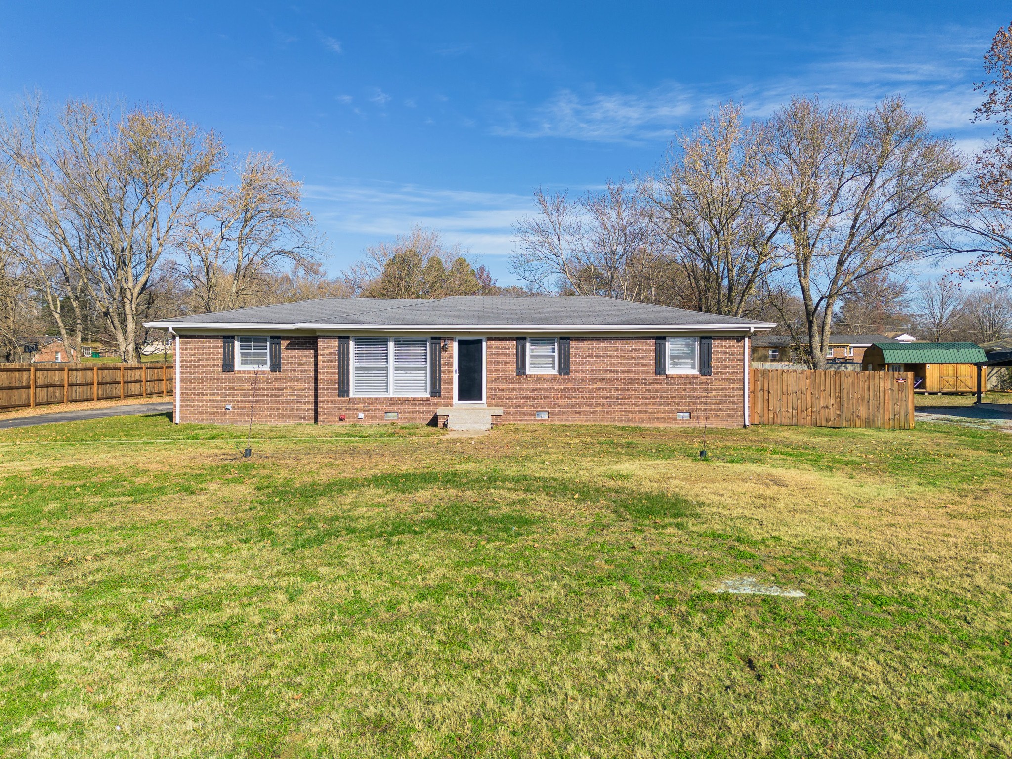 a view of a house with a backyard