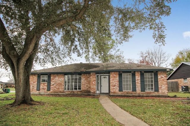 $325,000 | 10534 Huntington Wood Drive | Alief