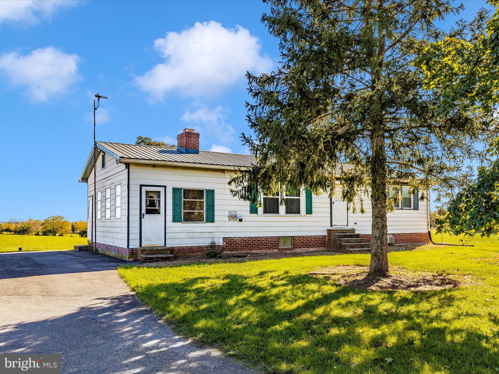 a front view of house with yard and swimming pool