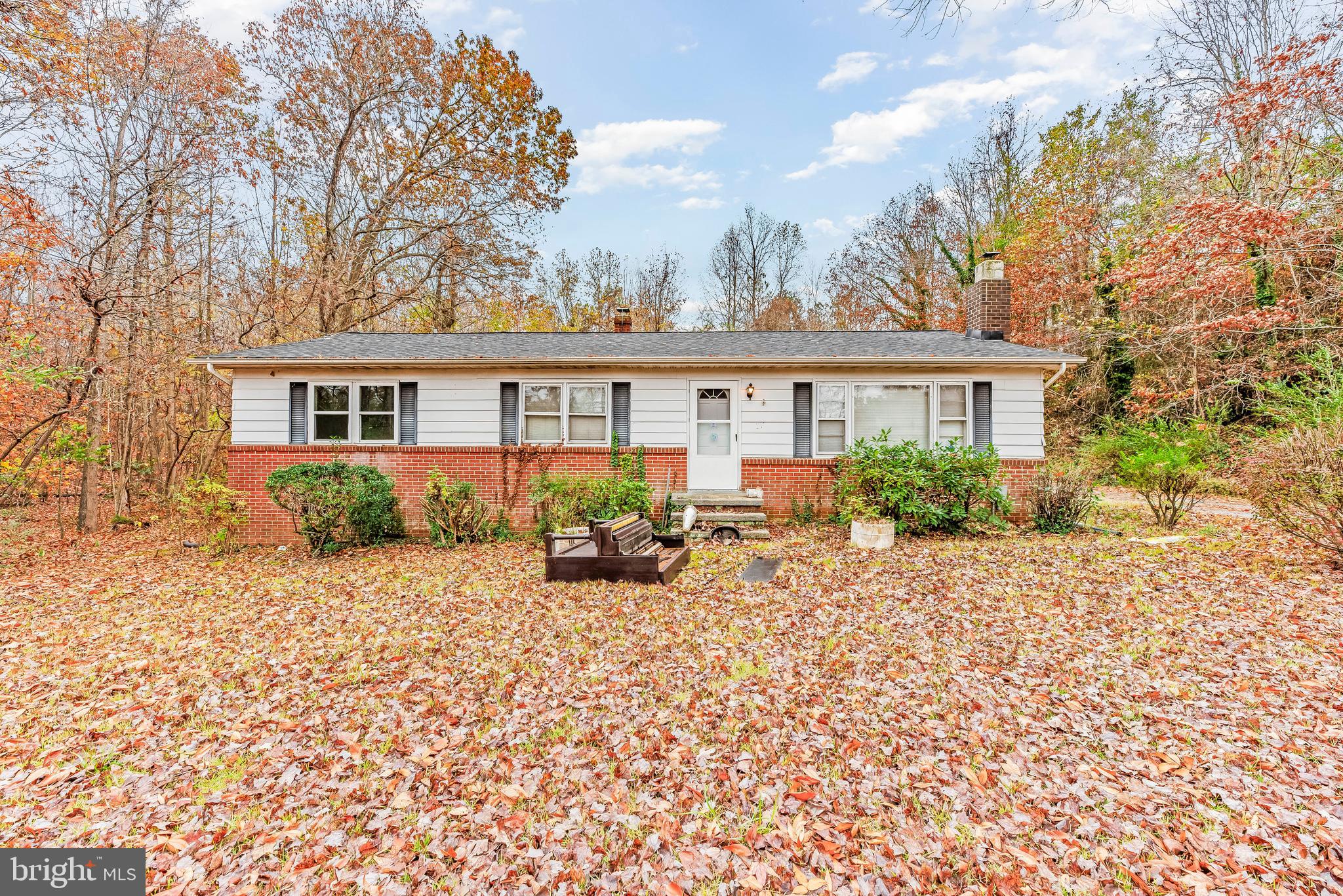 Potential Awaits! 3 bed/1 bath on 1.3 acres!