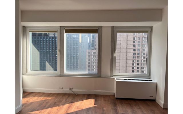 $3,700 | 150 West 56th Street, Unit 3711 | Theater District