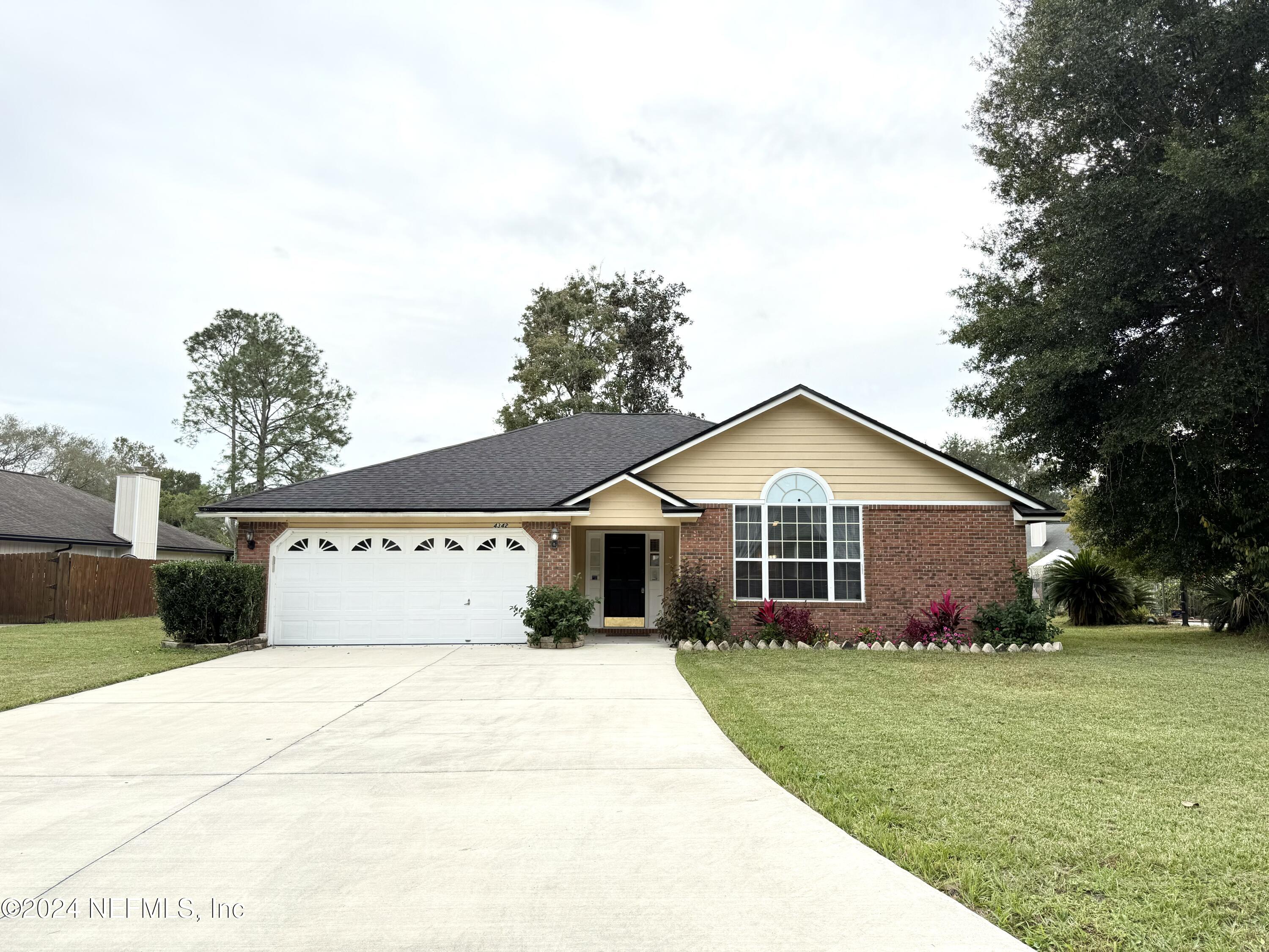 a view of a house with yard and tree s