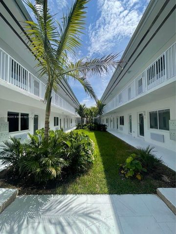 $2,300 | 1525 Michigan Avenue, Unit 9 | Flamingo-Lummus