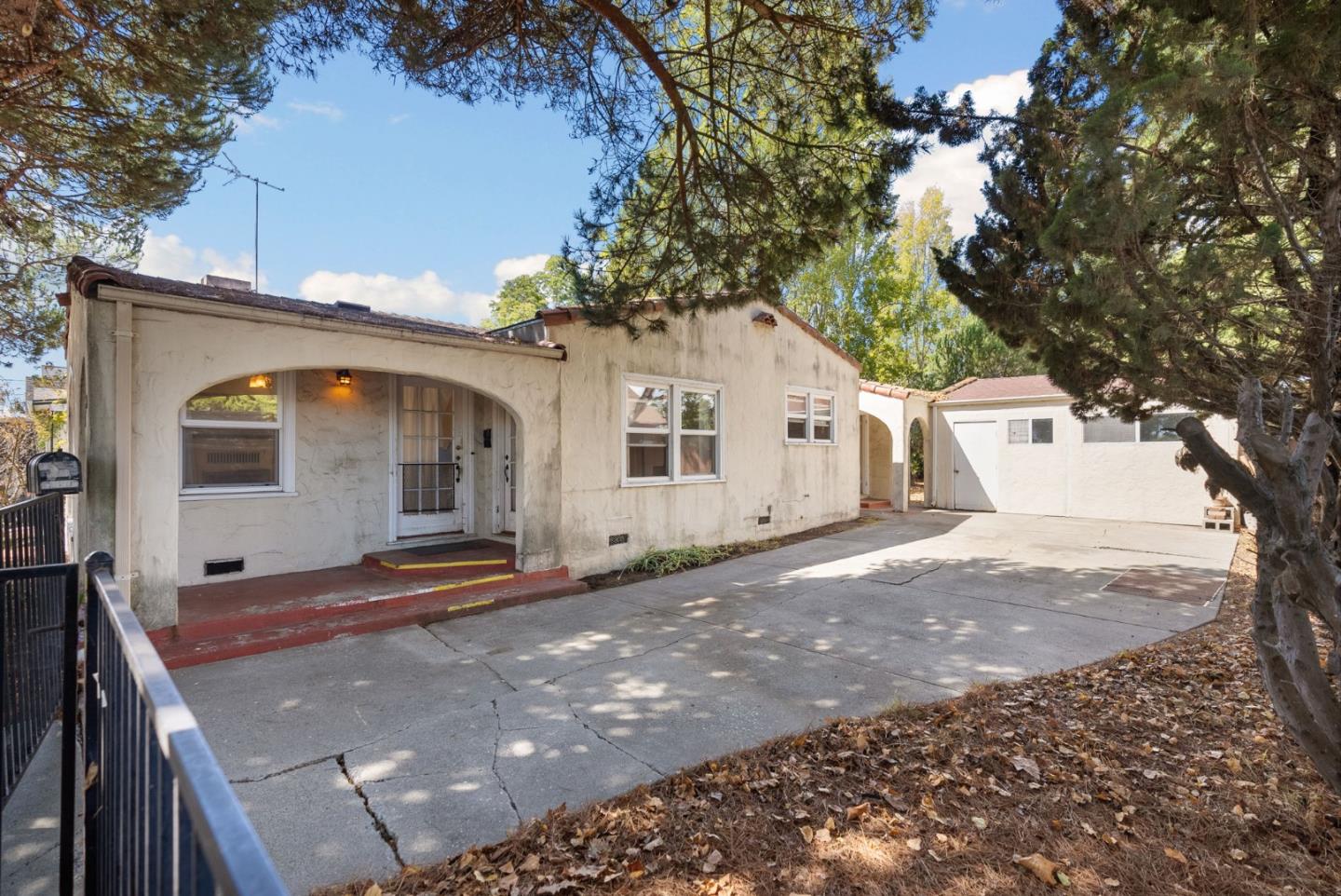 137 Redwood Street Santa Cruz CA 95060 Compass