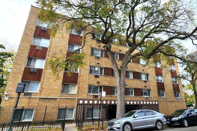 $124,000 | 5100 North Sheridan Road, Unit 404 | Uptown Chicago