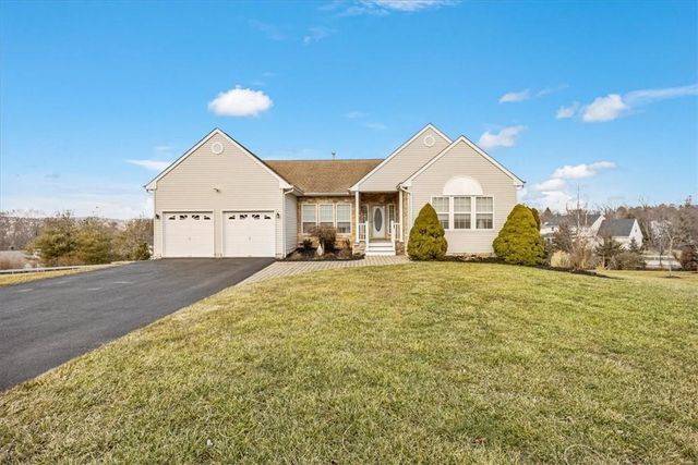 $750,000 | 8 White Birch Way | West Fishkill