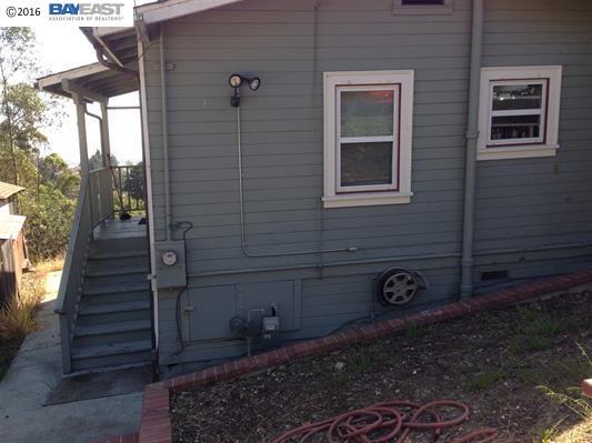 a view of a pathway of a house