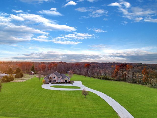 $825,000 | 23982 Ron Smith Memorial Highway | Hudson Township - McLean County