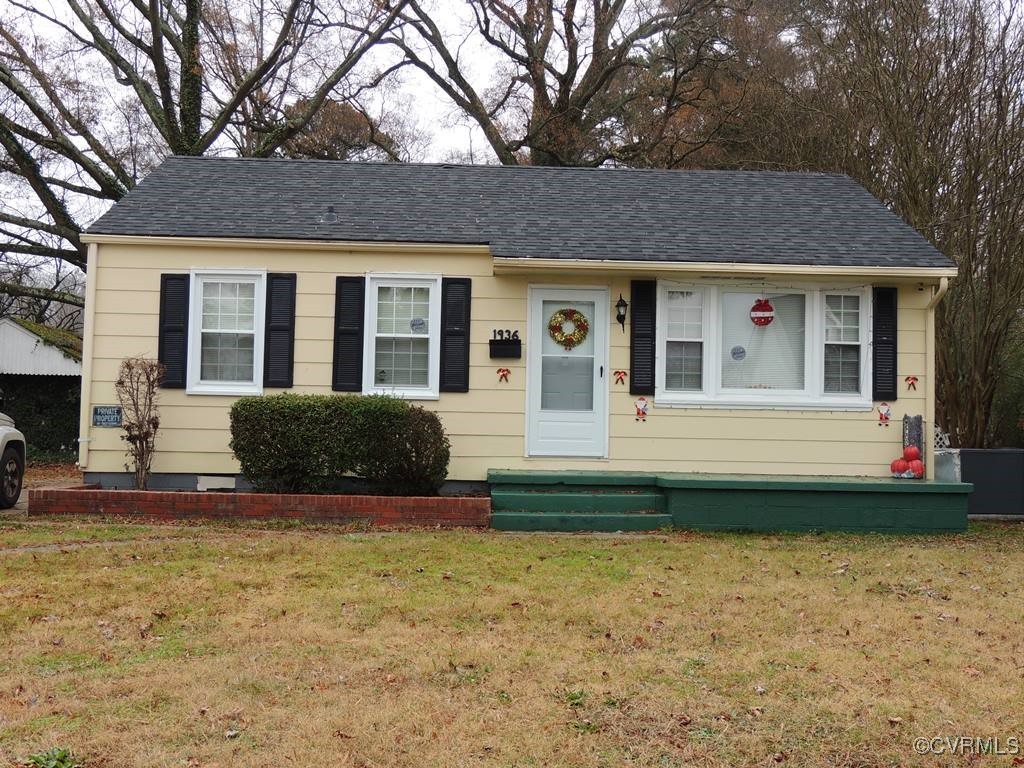 View of front of house with a front yard