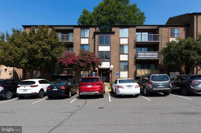 $299,900 | 9720 Kingsbridge Drive, Unit 2 | Hawthorne Village Condominiums