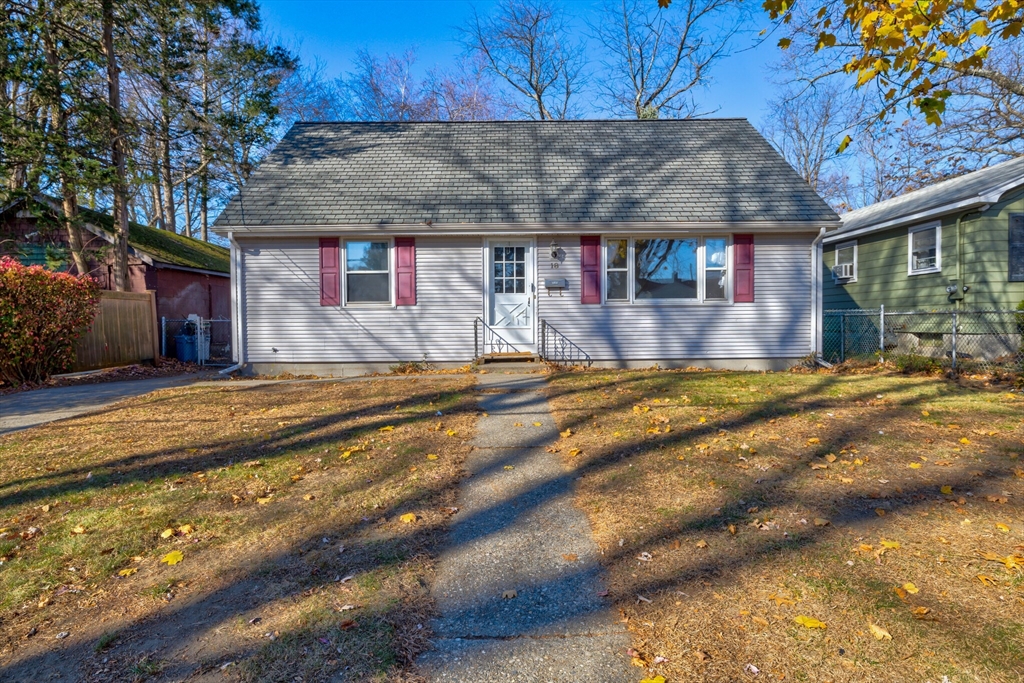 a view of a house with a yard