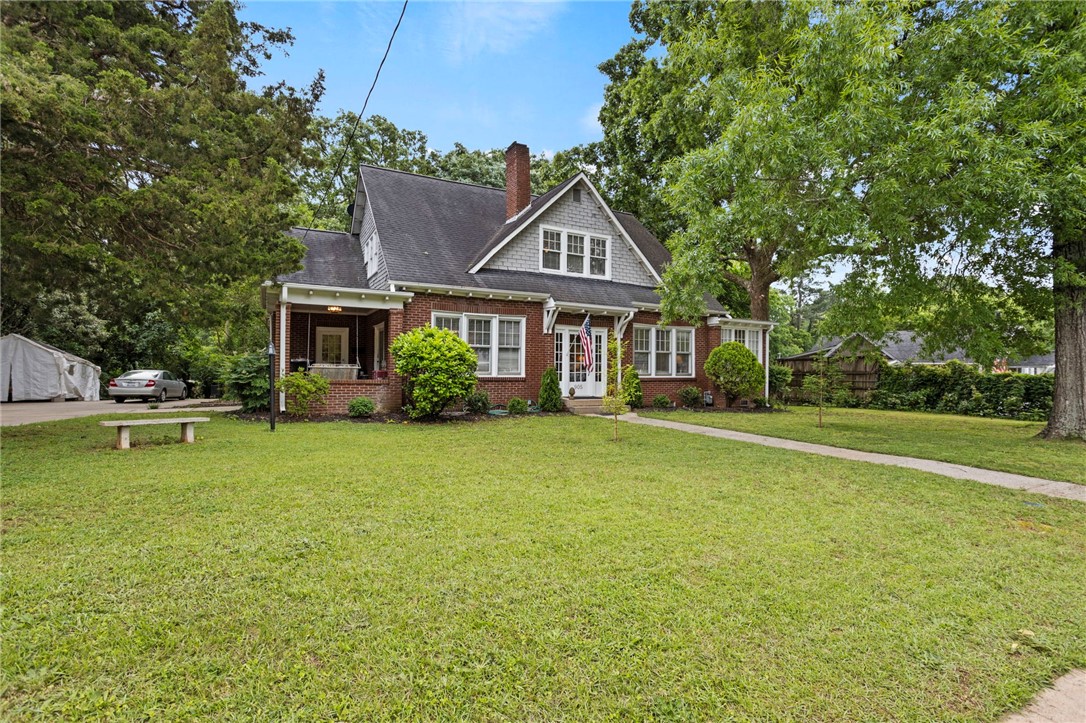 BEAUTIFUL ALL BRICK HOME!