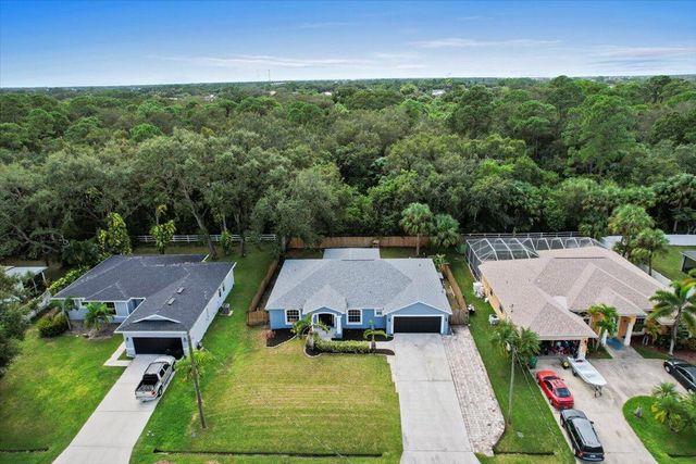 $465,000 | 1768 Southwest Leafy Road | Oak Hammock