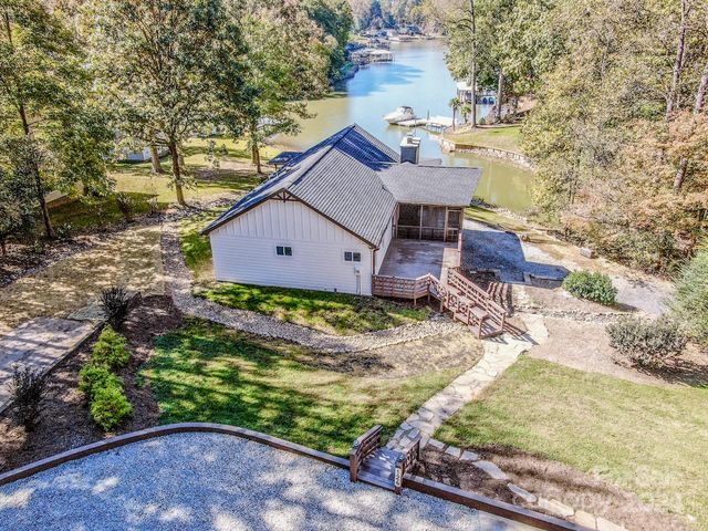 $1,299,000 | 124 La Agua Lane | Fallstown Township - Iredell County