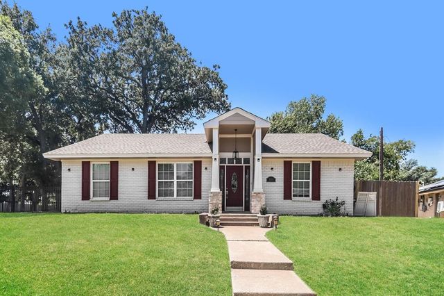 $410,000 | 2603 Summit Drive | Hillcrest Oaks