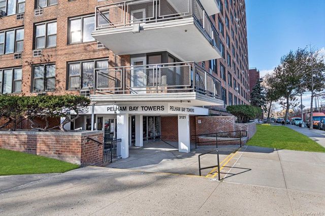 $330,000 | 3121 Middletown Road, Unit 2K | Pelham Bay