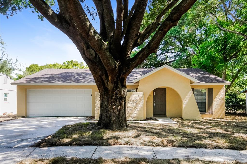 a view of a house with a yard