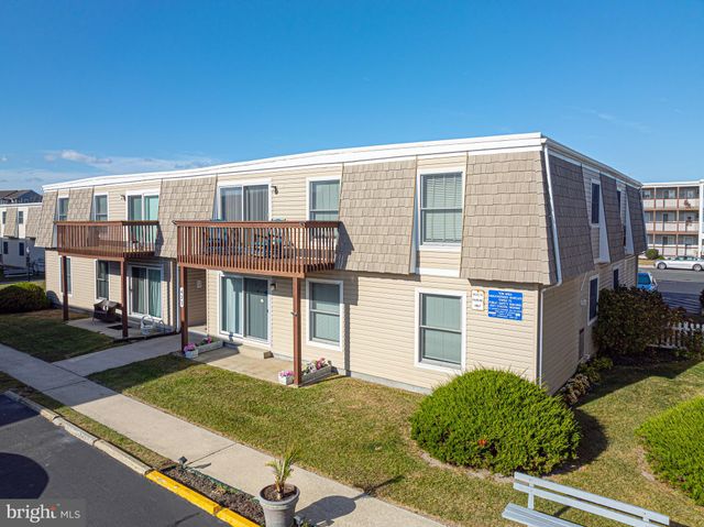 $299,900 | 423 Lark Lane, Unit 102 | Ocean City